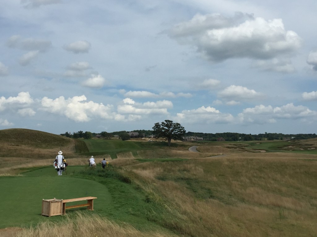 キャディと一緒に歩いてラウンド